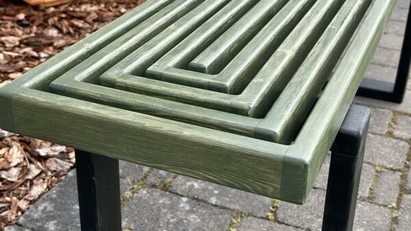 Trädgårdsbänk Nr 1, svarta ben och skogsgrön sitt yta - Bild 8